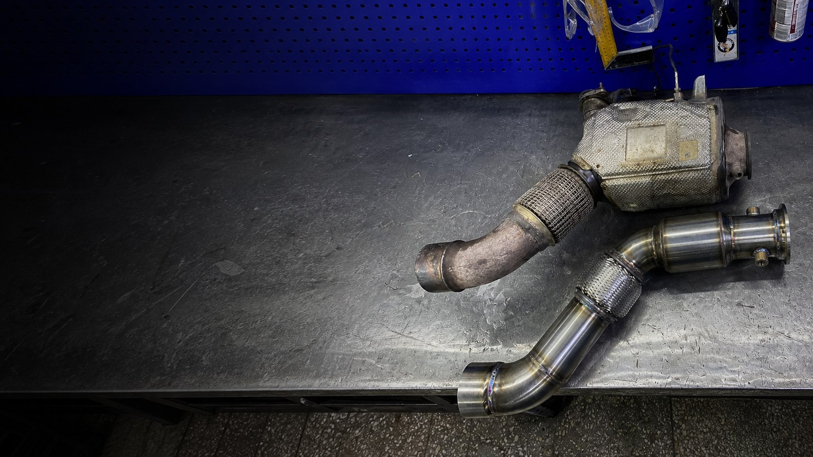 BMW B57: downpipe со спортивным катализатором в Казани