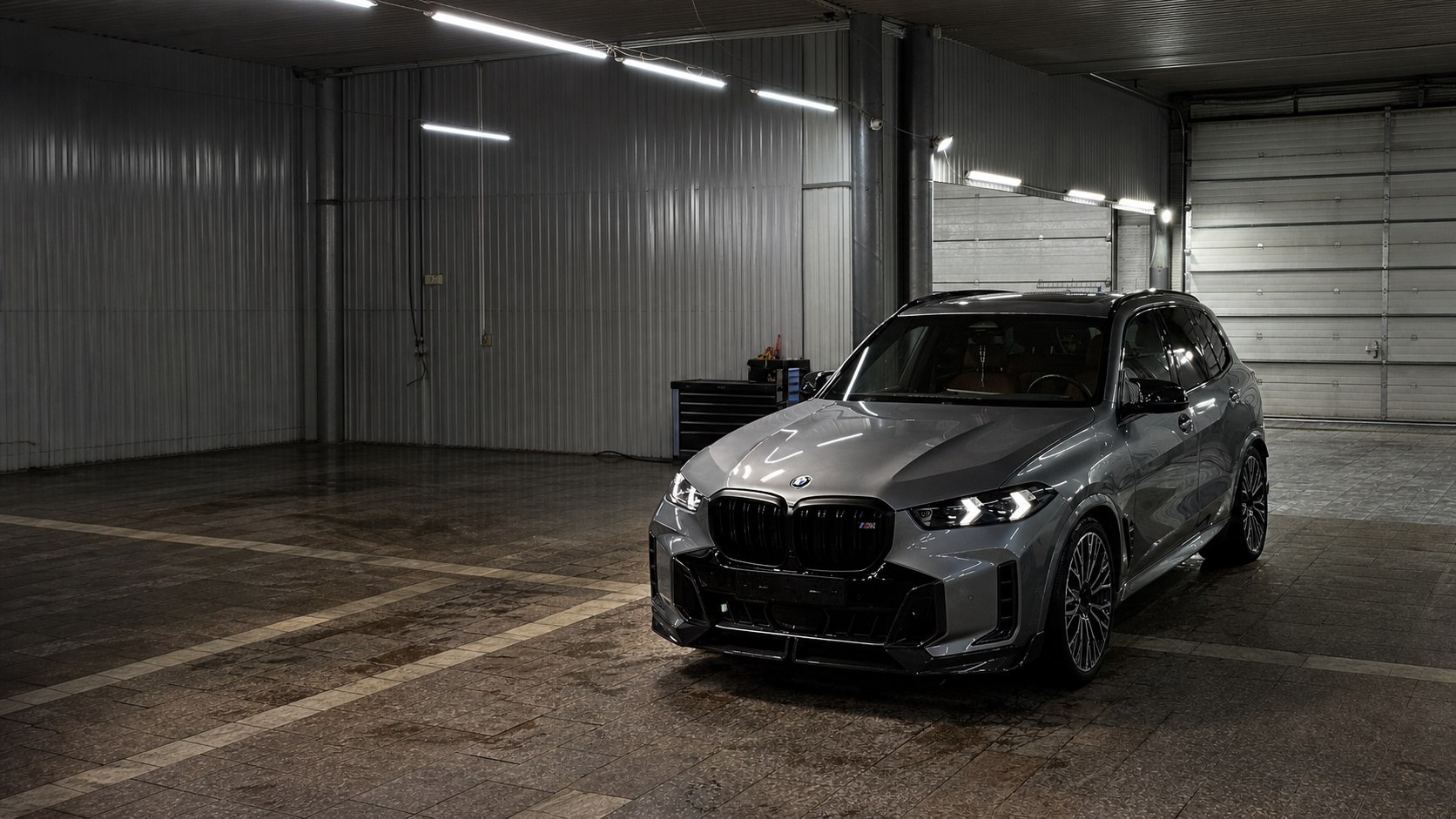 BMW X5 LCI: активация штатных карт и распознавания дорожных знаков