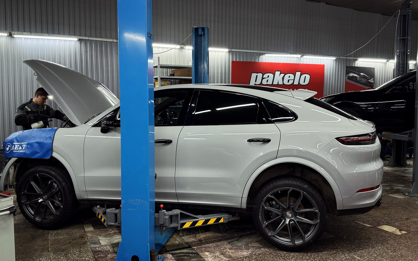 Porsche Cayenne на обслуживании трансмиссии в RaceBox
