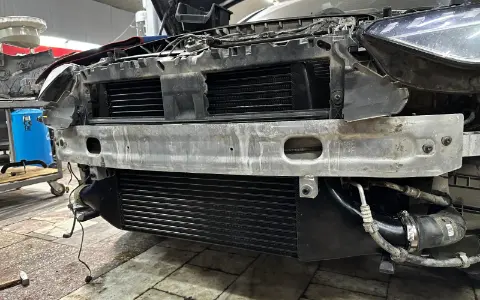 Увеличенный интеркулер после установки на Audi A5 в RaceBox