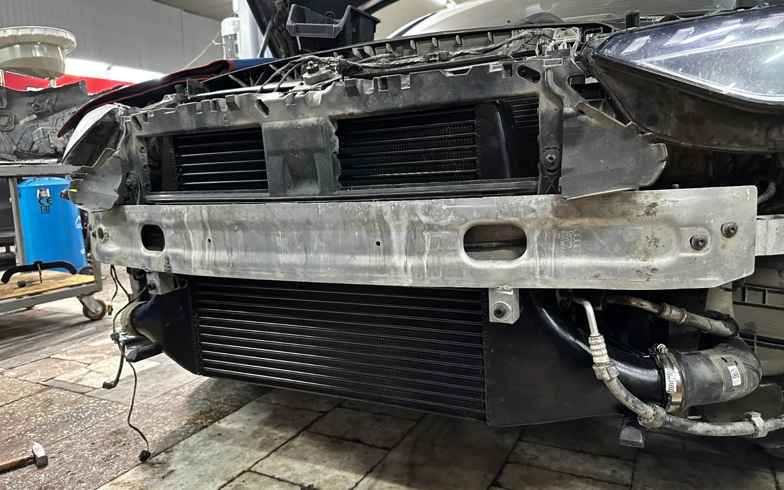 Увеличенный интеркулер после установки на Audi A5 в RaceBox