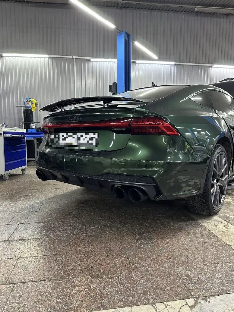 Двойные чёрные насадки выхлопной системы Audi A7