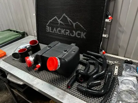 Фронтальный радиатор, боковой интеркулер и патрубки BlackRock для Audi RS5