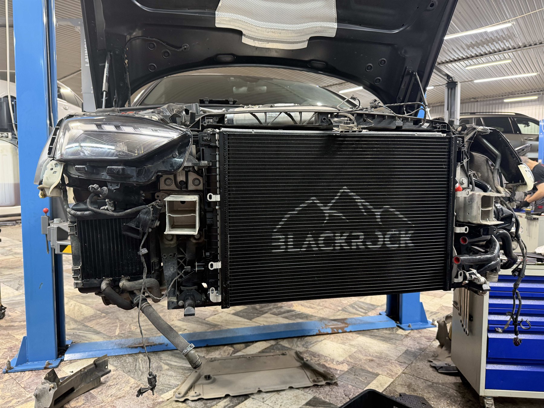 Audi RS5: радиатор охлаждения интеркулера BlackRock