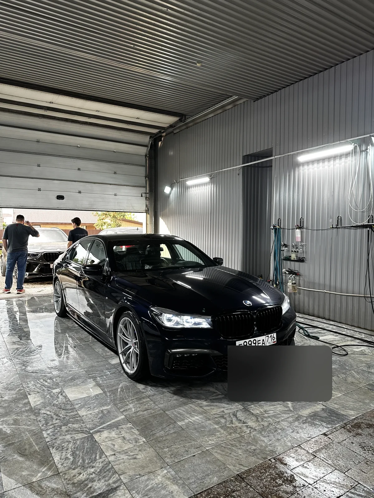 BMW на обслуживании тормозной системы в RaceBox
