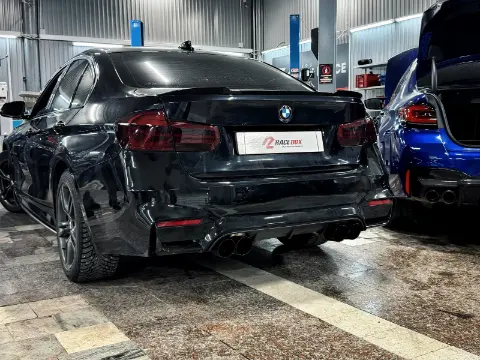 Управляемый выхлоп BMW F30 после установки в RaceBox