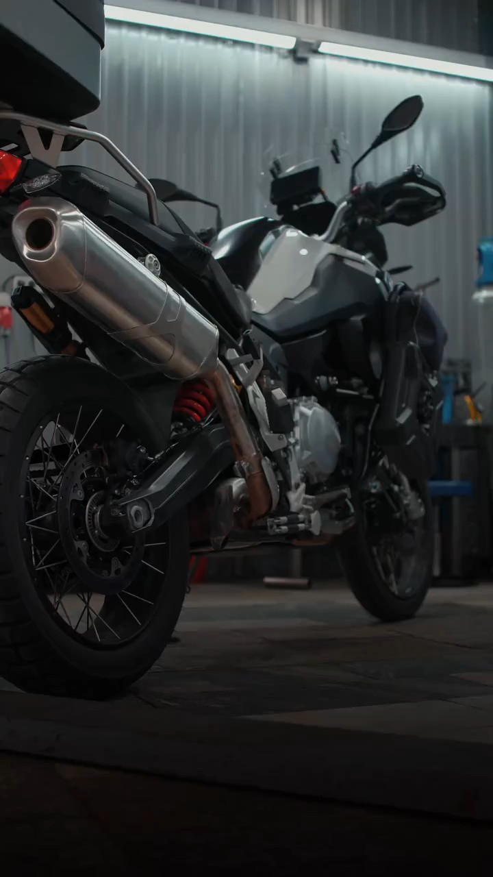 BMW F 850 GS: установка глушителя
