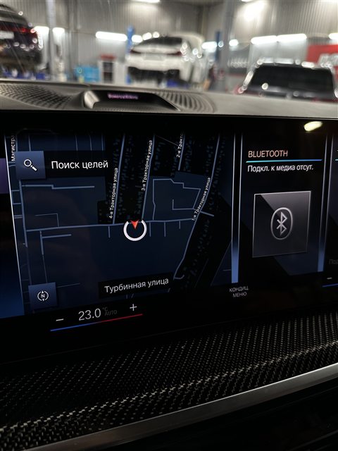 Навигационная карта на центральном экране BMW iDrive 8