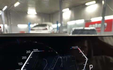 Навигационная карта на цифровой приборной панели BMW iDrive 8