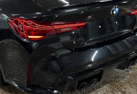 Рестайлинговый задний фонарь BMW M4 крупным планом