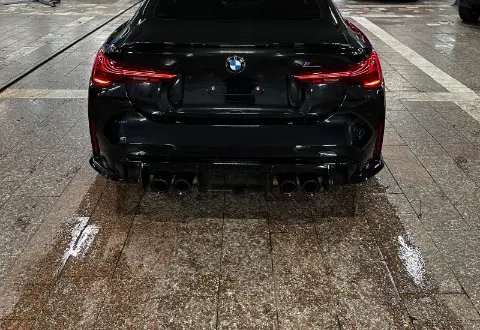Задняя часть BMW M4 после установки рестайлинговых фонарей
