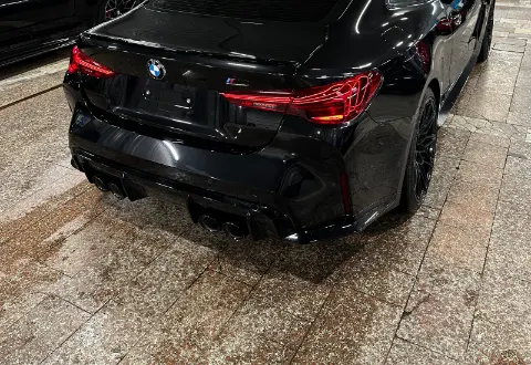 BMW M4 с установленными рестайлинговыми задними фонарями
