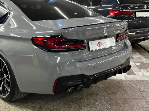 BMW M5 F90 с четырьмя насадками после завершения работ