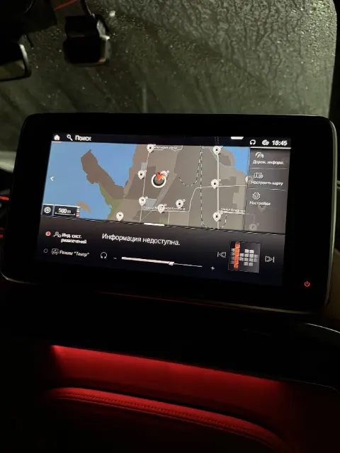 Карта BMW MGU iDrive 7 на заднем мониторе крупным планом