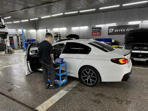 Диагностика BMW через ISTA в сервисной зоне RaceBox