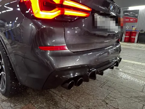 Диффузор и двойные насадки BMW X3 G01 крупным планом
