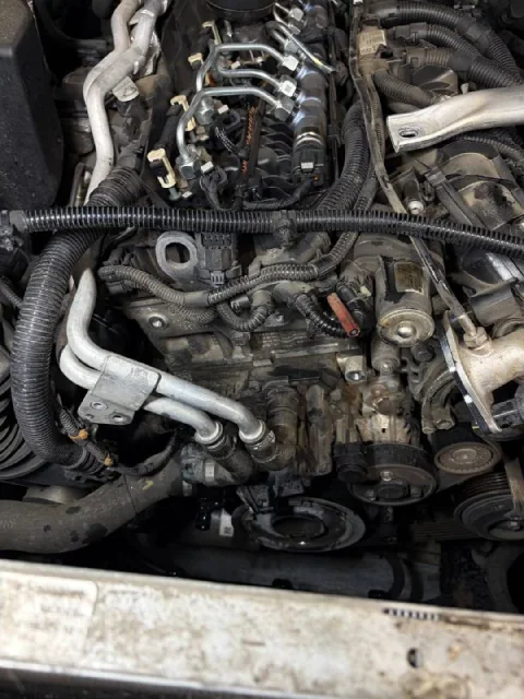 Разборка моторного отсека BMW X5 G05 для доступа к EGR