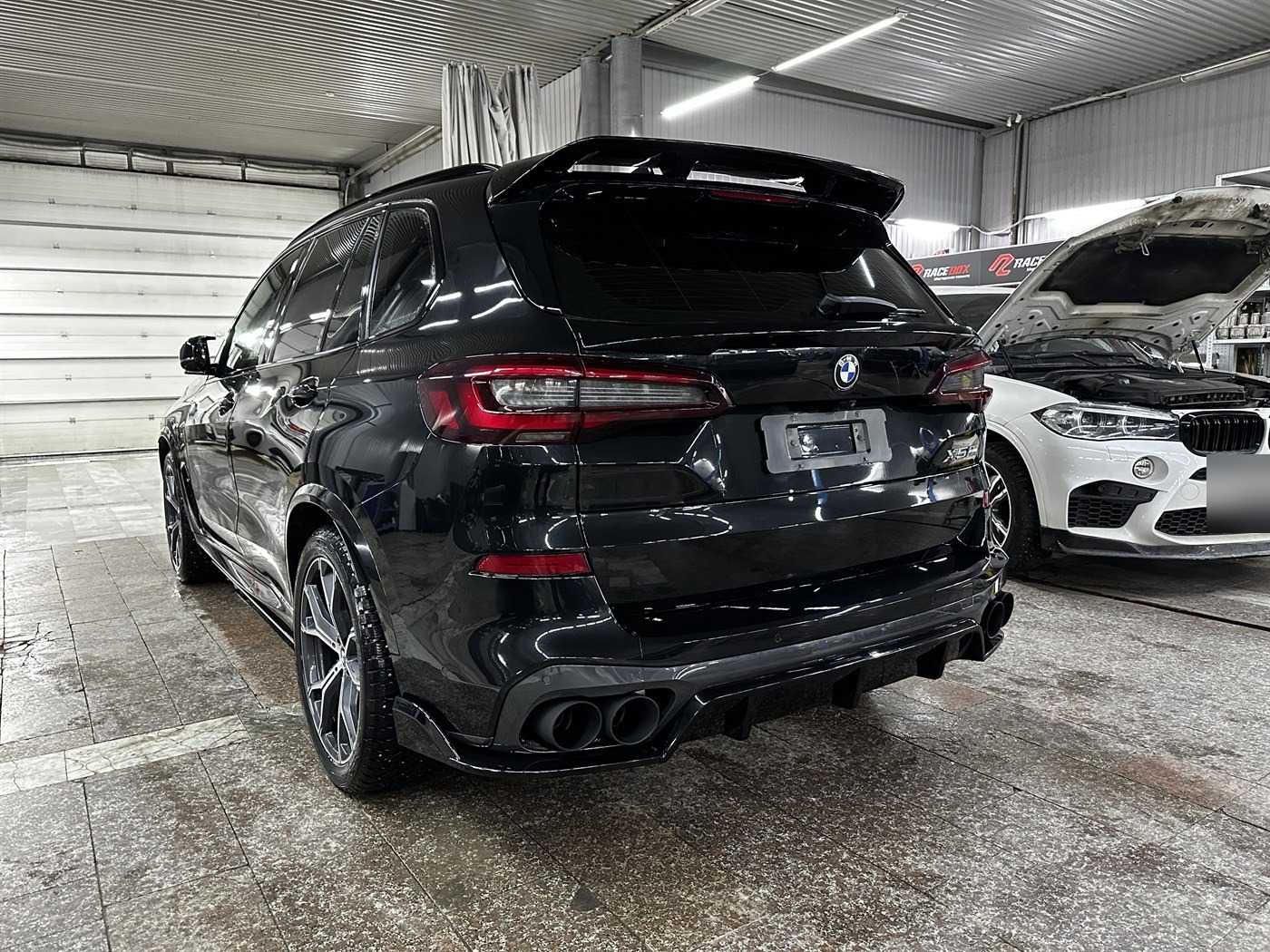 BMW X5 G05 с двойными насадками в RaceBox