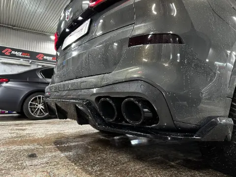 Двойные насадки BMW X5 G05 в штатном диффузоре