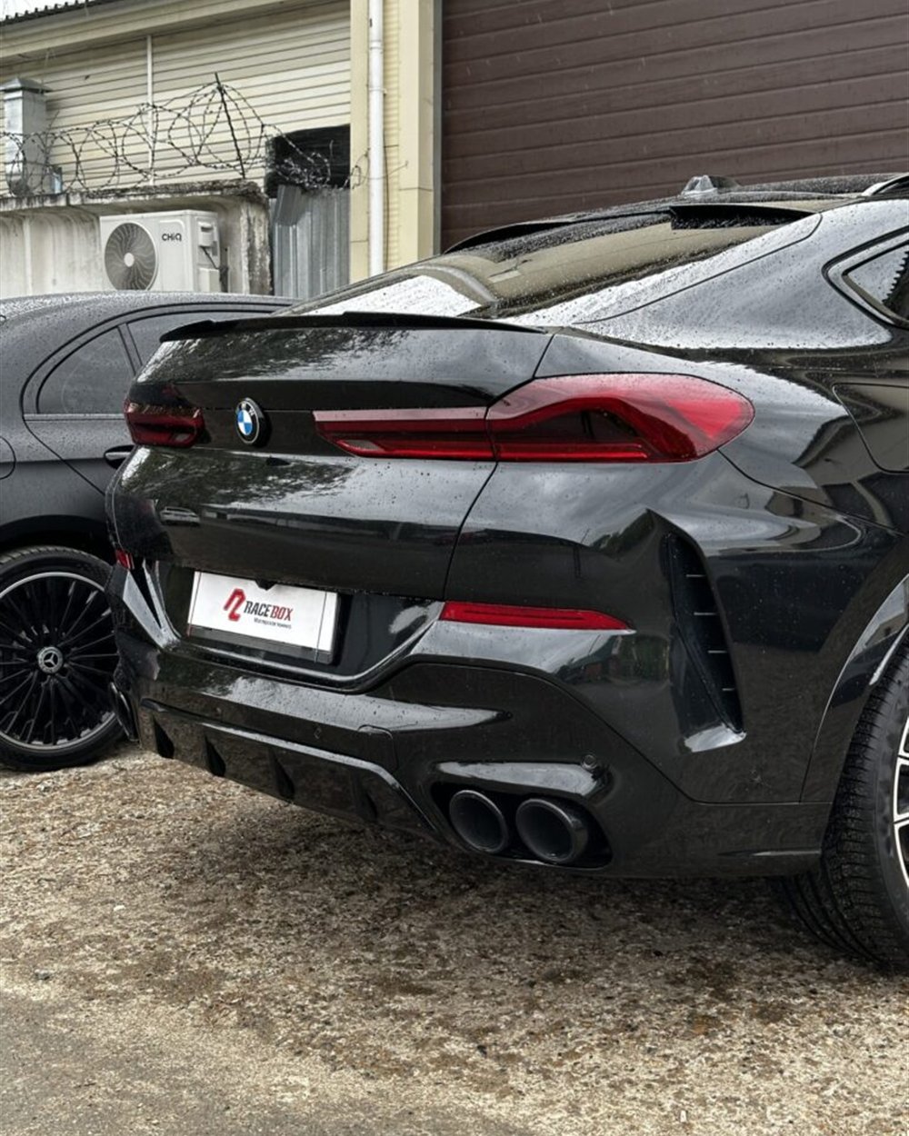 BMW X6 G06 после установки сдвоенных насадок общий вид
