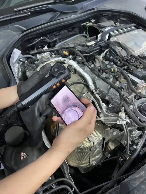 Осмотр камеры сгорания автомобильным видеоэндоскопом
