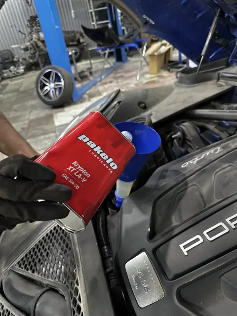Техническое обслуживание двигателя Porsche 3.6 V6 в RaceBox