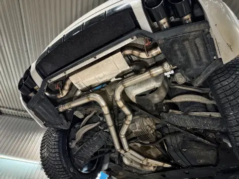 Готовый управляемый выхлоп Porsche Cayenne 3.0 снизу