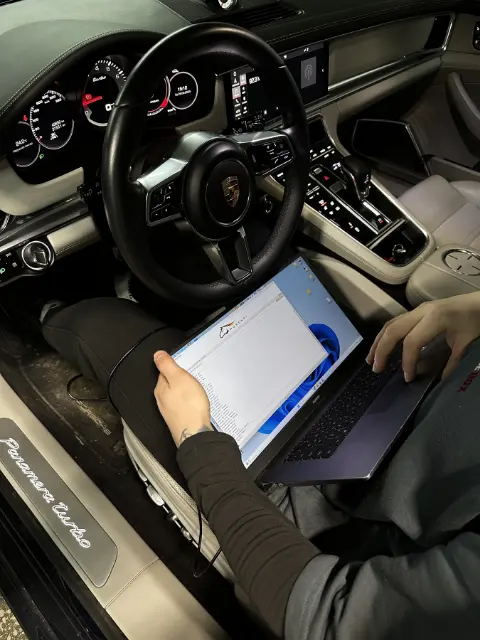 Опрос электронных блоков Porsche Panamera 971 в RaceBox