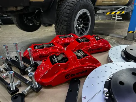 Тормозные диски, суппорты и установочные элементы Brembo для RAM TRX