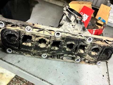 Плотные отложения во впускном коллекторе Volkswagen 2.0 TDI