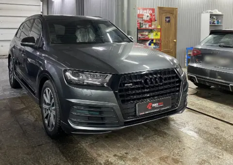 Audi Q7 4M RaceBox