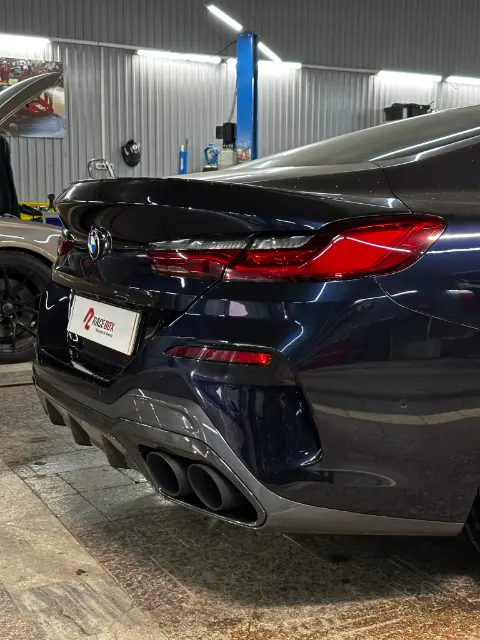 Примерка насадок выхлопа BMW 8