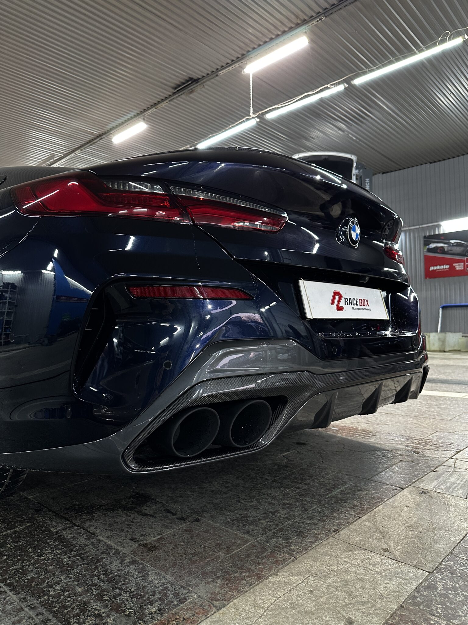Насадки выхлопной системы BMW 8 после установки