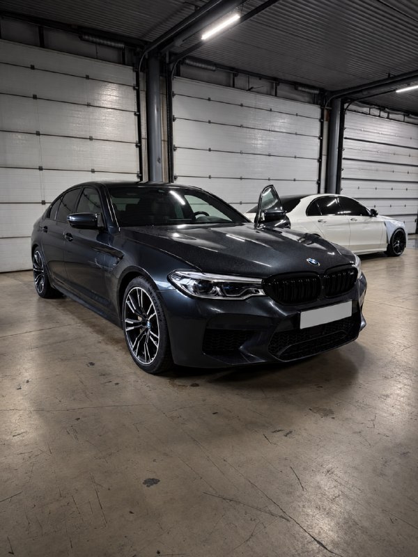 BMW M5 F90: Apple CarPlay на весь экран