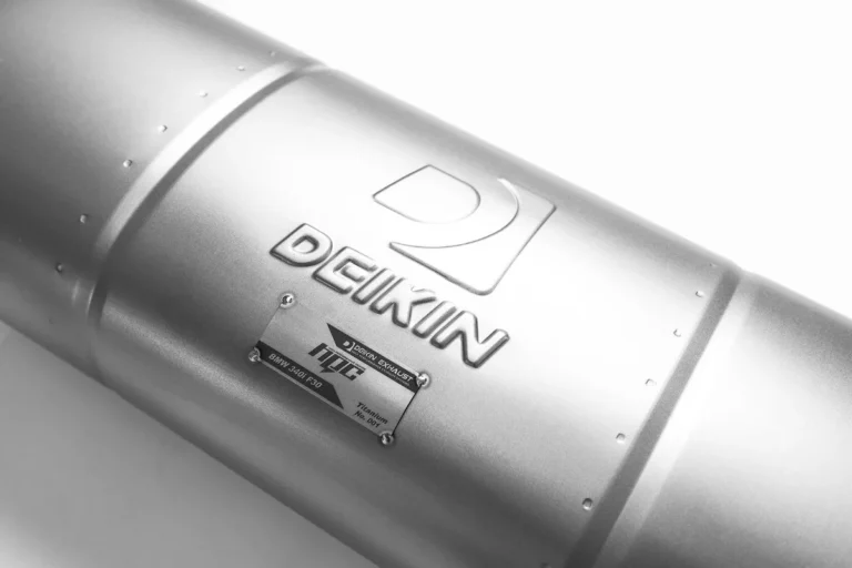 Фрагмент выхлопа Deikin с маркировкой BMW 340i F30 Titanium