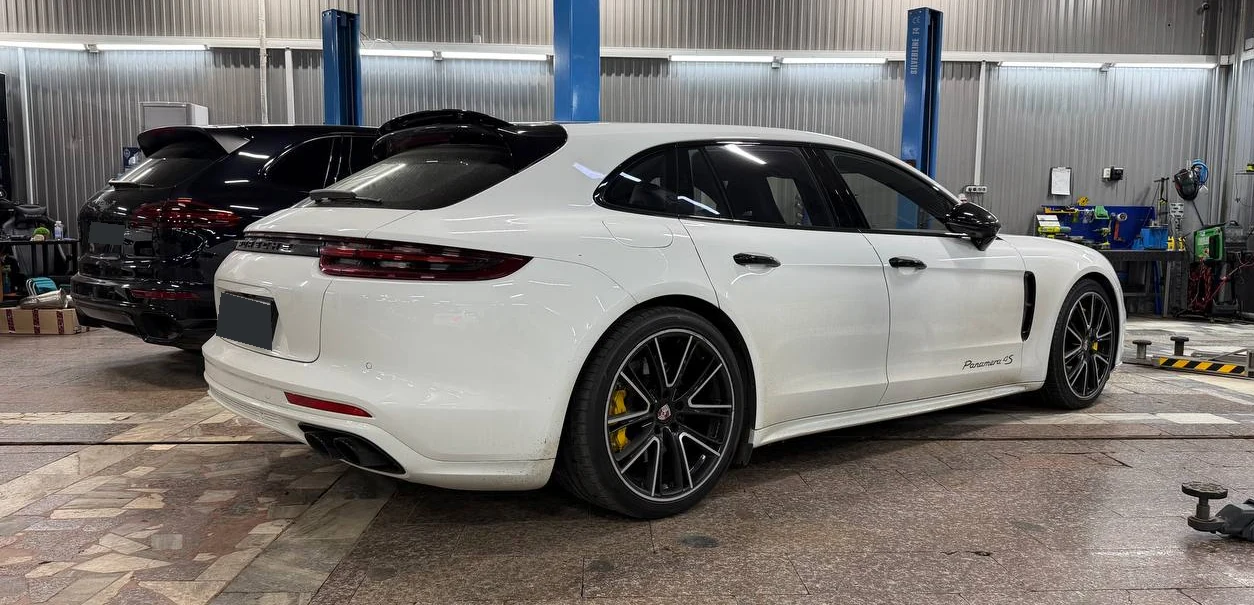 Porsche Panamera в мастерской RaceBox