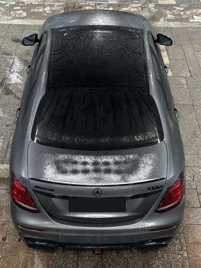 Mercedes-AMG E 63 S в RaceBox, вид сзади сверху